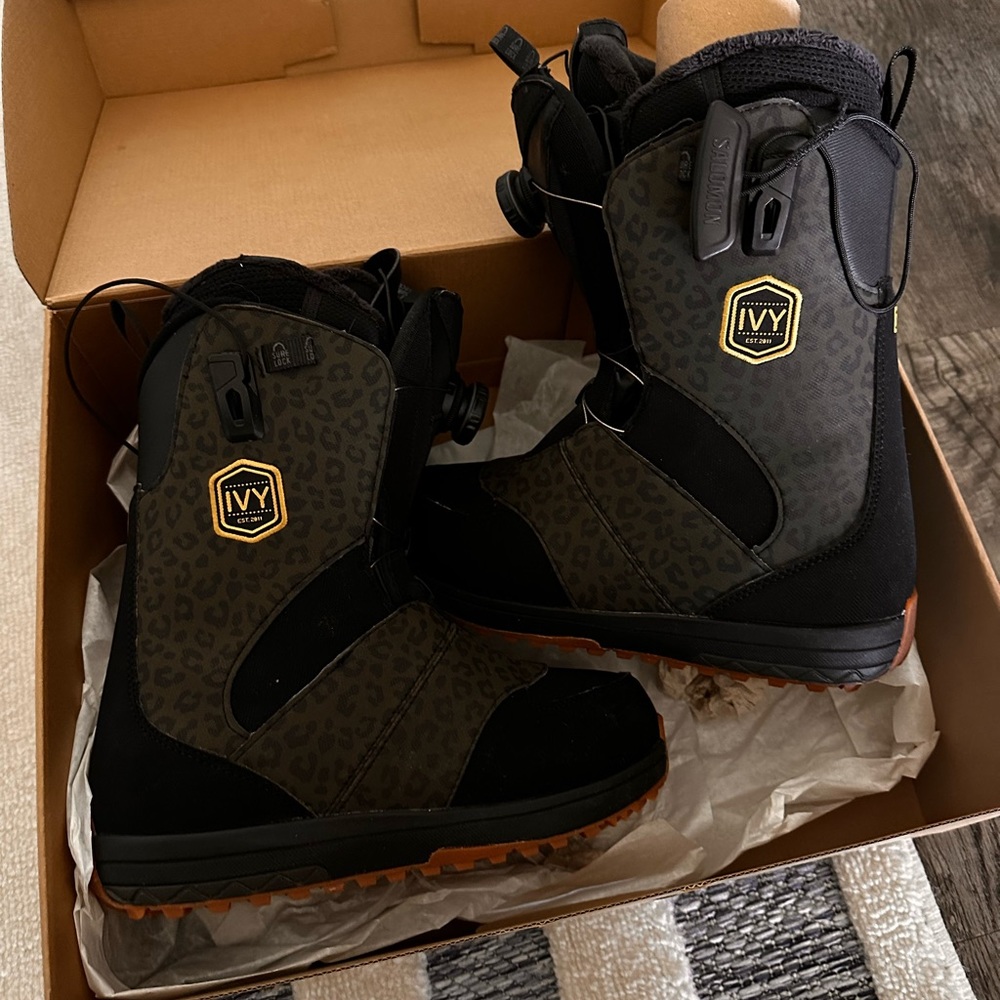 Solomon Ivy snowboarding boots